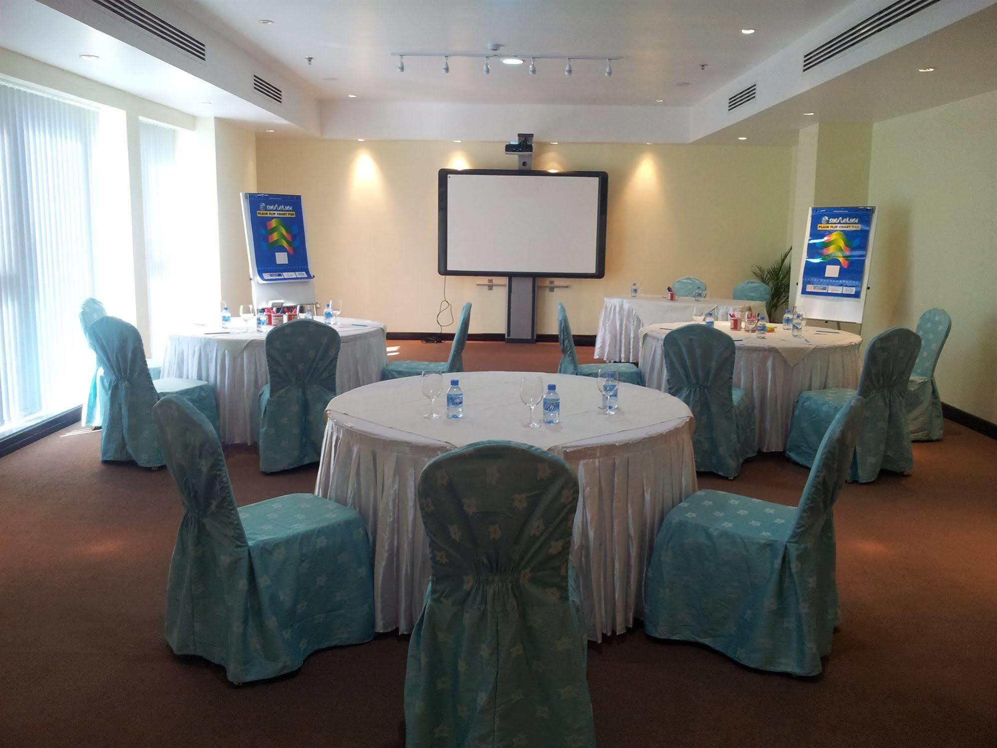 Hotel Gokulam Park Ad Dawhah Esterno foto